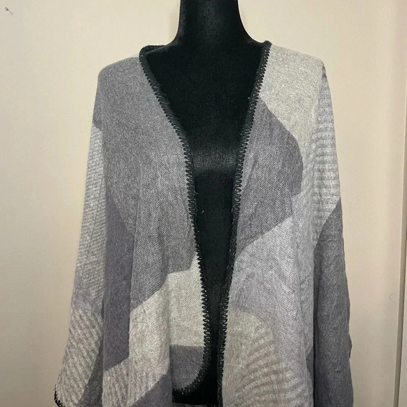 World Market Gray Neutral Toned Blanket Shawl‎ - Picture 2 of 8